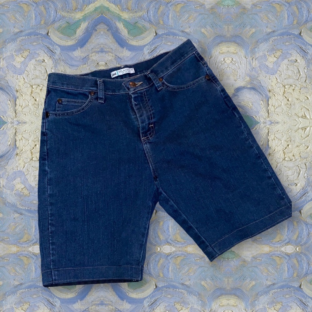 Lee dark wash relaxed fit jean denim shorts size 4 petite